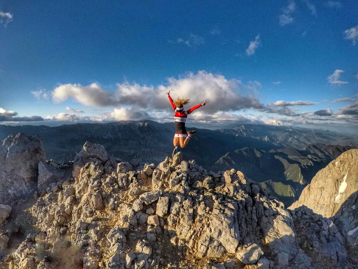 Angi1973Garcia's tweet photo. Ninguna situación, circunstancia o recuerdo q pueda entristecerte debe hacerte perder la sonrisa.
#armonia 😌
Pedraforca impresionante!Vivir es hoy 💗
#coreevo #teamcoreevo #coreevogirl #mindundisteam #mindundisgirl #pedraforca #happy #8334 #puravida 
FELIZ LUNES 🤗 https://t.co/1qfTDMIHpZ