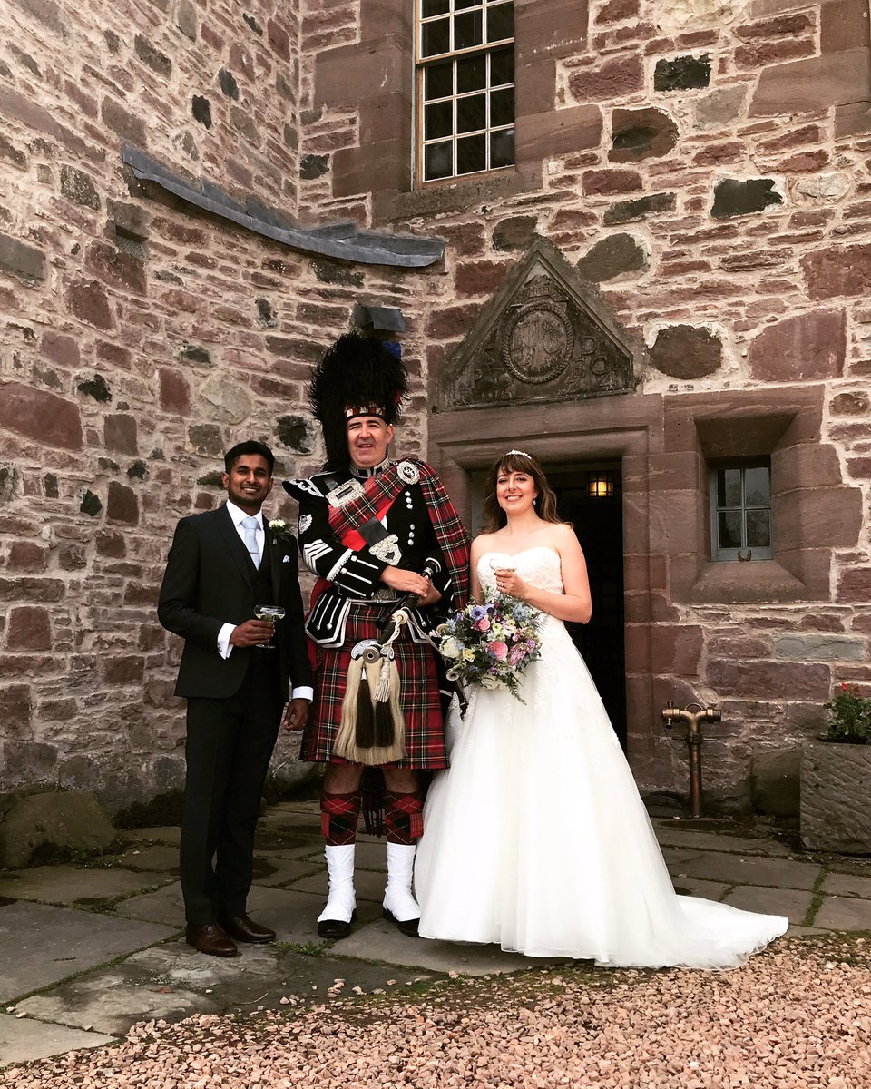 Wedding yesterday @FingaskCastle  congratulations to Charlotte and Sam. Lively couple. #weddingpiper #piperforhire #scottishpiper #bagpiperhire