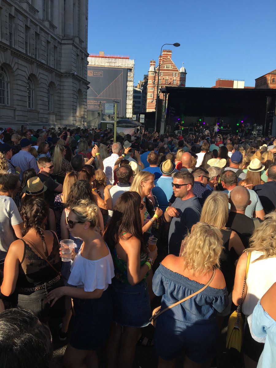 What a good lookin' crowd! #FeisLiverpool #July6

📷: Olivia Dunn