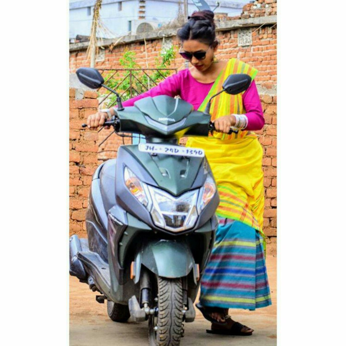 santhalworld's tweet photo. #santhal #sarna #Kuri
@santhal_world ➡ @avrillausten
🏡 👉#bokarosteelcity #Jharkhand  Follow 👉@avrillausten
#photoshot💕💕 💕💕
#instamodels💕💕💕
#traditionalsaree #getup 👌 ade chehra💕💕💕
👌 jhakas kuri 👧 
#jharkhand #Kuri #share #comments
#johar 🙏 #marang_buru_hirla https://t.co/w7nAipcGLA