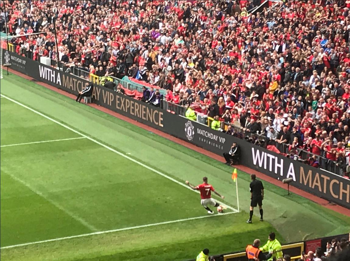 MarvelManUtd's tweet photo. ManUtd need to bring David Beckham back for 1 season.
RW sorted. Corner kicks sorted. Free kicks sorted. Number 7 sorted.
Or at least for 1 month. 1 game. 1 hour... Please..
#MUFC #DB07 #Beckham https://t.co/r31YfJrnQ9