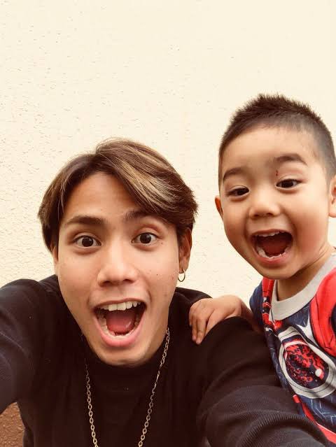 Twitter 上的 きょ かみけんhappybirthday パフォーマンス中はめっちゃ色っぽくなったりjkよりjkになったりキラッキラの笑顔見せたり子供に優しい 同レベル かみけん そしてファン思いで 仲間思いで 友達思い そんなかみけんがこれからもずっと大好き
