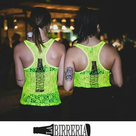 furia_romagnola's tweet photo. Nuova collaborazione tra #furiaromagnola e #labirreria di #faenza per l'inaugurazione del giardino estivo. Abbiamo deciso di vestirli #fluo 🔝
Sempre un grosso grazie a @photobygreg_studiofotografico
per le sue foto 
#yellowfluo #birra #birreria #hamburger #giardinoestivo #furia https://t.co/HjnfyxkLvv