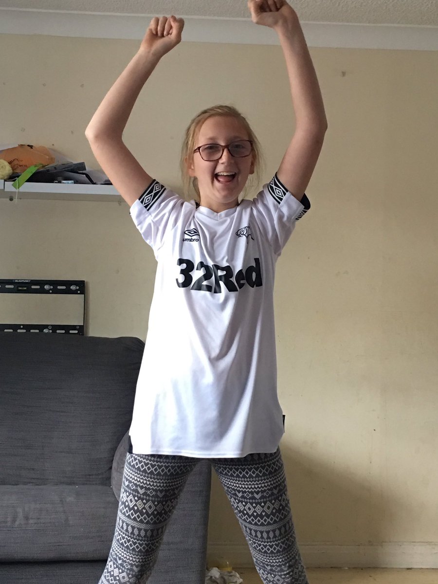 lindsey54504149's tweet photo. Evie cheering on her Derby team #derby2019 #derbyrams #FrankHolidayMonday #lampardstartthebounce #wembleystadium #DCFC #dcfcfans # https://t.co/vMfmxtceqY