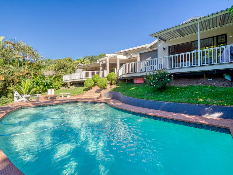 LeadhomeSA's tweet photo. PRICE REDUCED! This stunning 5-bed home in Rouken Glen, Westville was #JustReduced to R2,750,000. Book a viewing & view more πΈ here: https://t.co/V1dgSPqmfl or βοΈ call 010 590 3088. #Leadhome #OneFlatFee #RealEstate #HotProperties https://t.co/8ykTFkPXjm