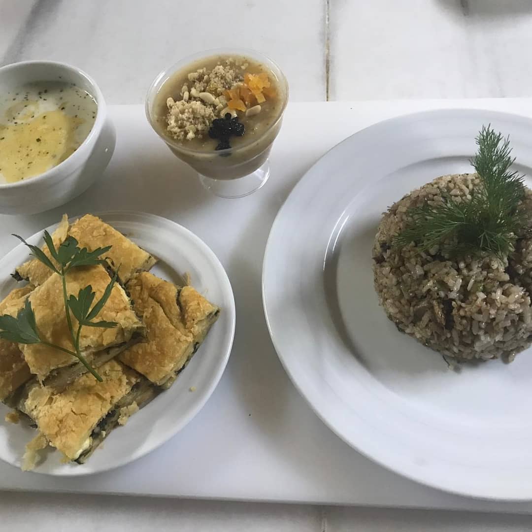 Esma Tezcan ile Lezzet Kültürü serimizin Ramazana özel Atölyesi ve İftar Yemeğinden kareler... Değerli hocamıza ve tüm katılımcılarımıza yürekten teşekkürlerimizle!
#Esmatezcan #mutfakatölyesi #balat #balatkültürevi #lezzetkültürü #lezzet #ramazan #iftar #şekerbayramı  #bayram