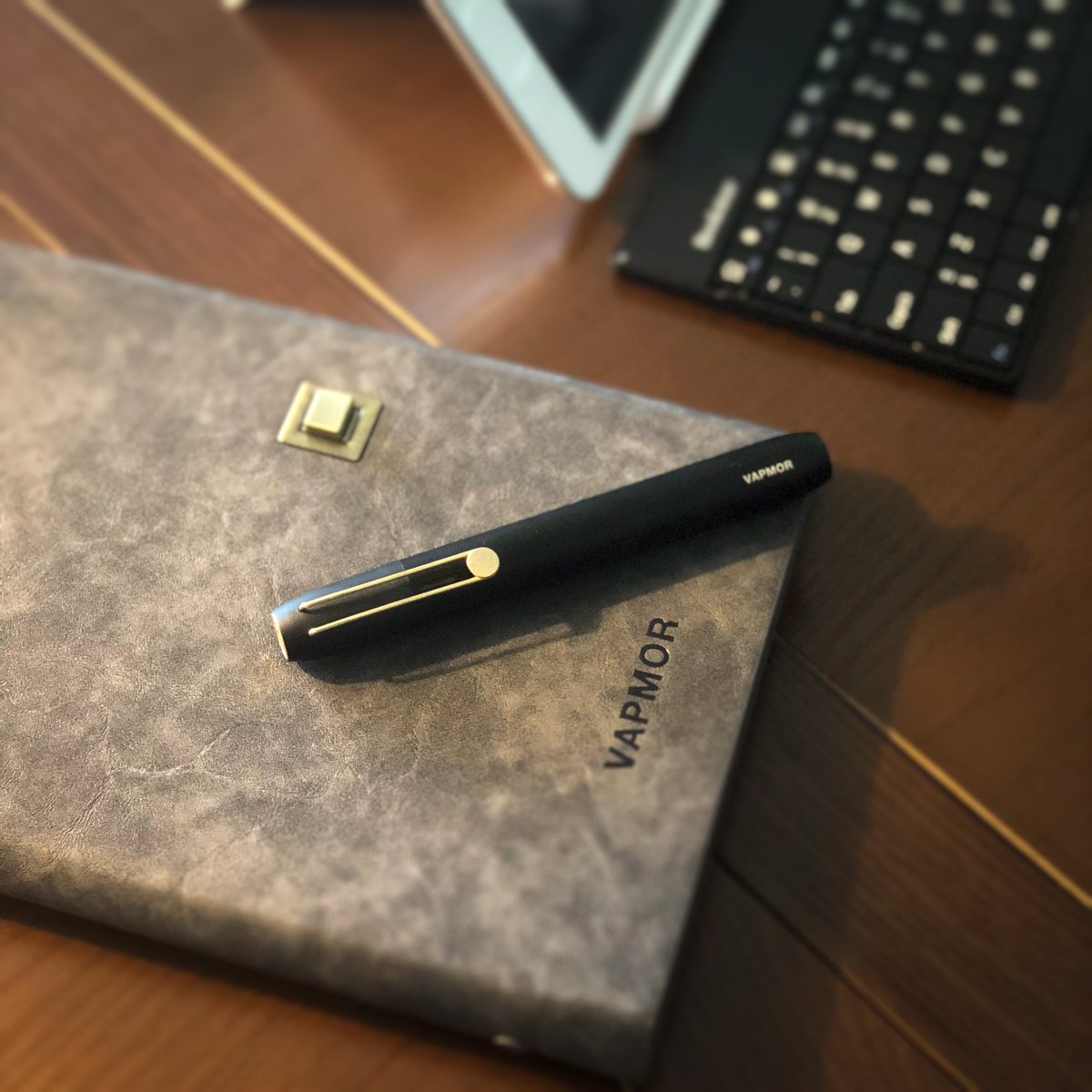 The perfect workmate
•
#vapmor #vpen #morevapor #vapesociety #vapelikeaboss #vaporgram #podsystem #instavape #vapenation #vapestagram #vapeon #vapelife #vapedaily #vapebrand #vapeshop #vapetricks #keepitcloudy #cloudchaser #vapepen #vapefam  #vapesupport #podsystem #vape4life