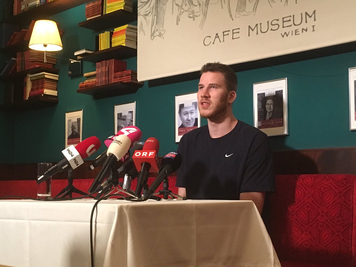 Jakob #Poeltl stellt ein finanzielles Engagement bei den <a href="/DC_Timberwolves/">Vienna Timberwolves</a> in Aussicht: “Ja der Hilferuf hat auch mich erreicht. Noch ist es nicht fix, aber durchaus vorstellbar!” Super Sache wenn das kommt, für alle Beteiligten. #PoeltlPower #SkyABL