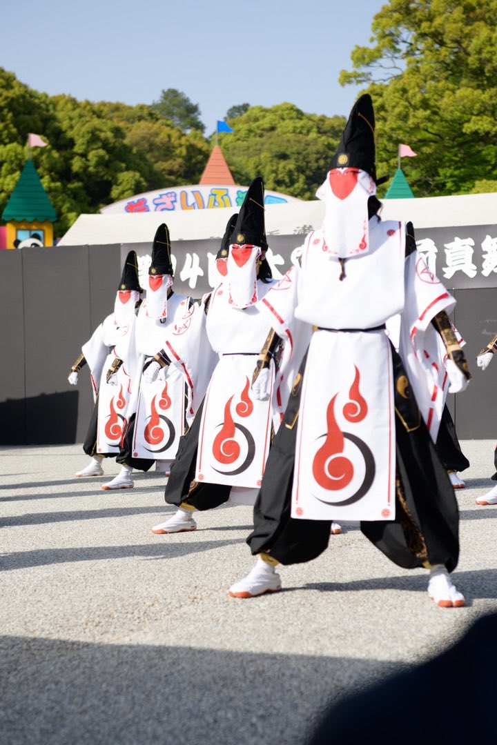 東京五輪スタッフのユニフォーム ちょっとオシャレな感じを狙うならこれくらいやって欲しい これならボランティアやる むしろ抽選案件 Togetter