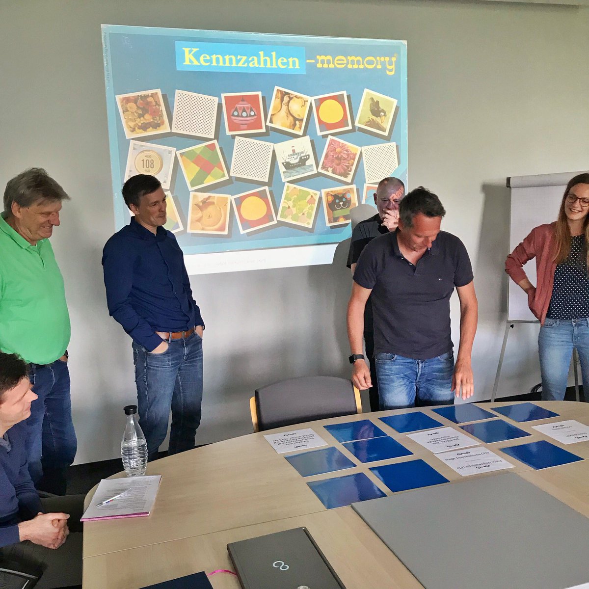 MPKemper's tweet photo. Arbeiten mit #KPI, mit Workboard und Artikel-Score in den Redaktionen: Unser neues Projekt ist gestartet. Zum Aufwärmen spielen wir erstmal ein lustiges Kennzahlen-Memory... ;-) @mainpost https://t.co/WT3DVN5FHQ