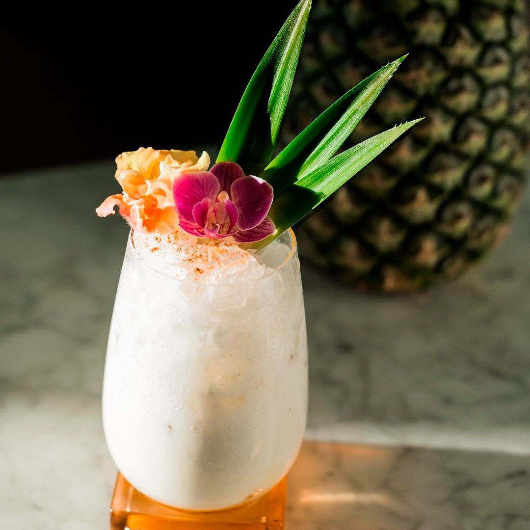 Vamos a disFRUTAr el lunes al máximo!
🎶🎤🍍🥤🌺
@bacardispain
@craftandcocktails
#bacardi #pinacolada #piñacolada #cocktails 
#party #islandlife #foodie #vacation #bartender
#drinks #rum #ibiza #eivissa #bebida #alcohol 
#exclusivasmiro #vilavins #coctel #cocktail