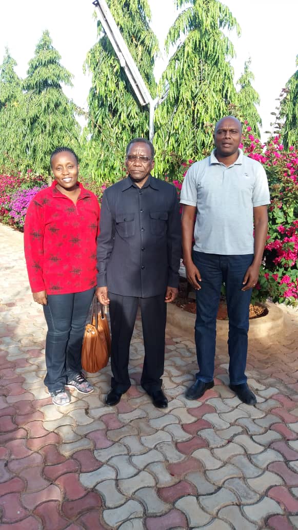 FCSTZ's tweet photo. The @FCSTZ team, Nasim Losai and Ayubu Masaki paid a courtesy call to the Former Tanzanian Prime Minister Hon. Mizengo Pinda during their visit in Dodoma.
#Partnerships4Dev #CivilSociety #Tanzania https://t.co/UyfnotlO2p