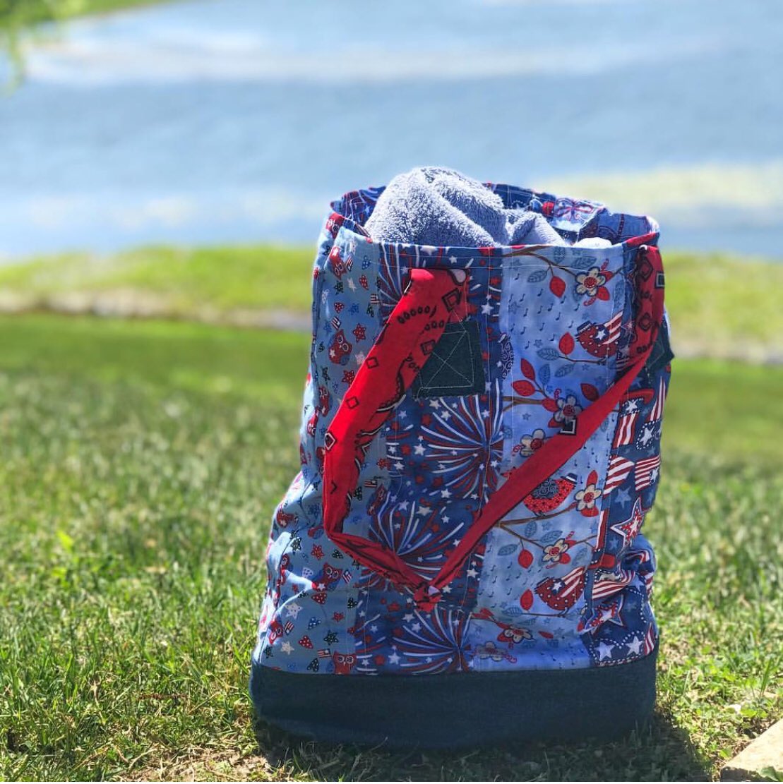 Seth_of_QOAB's tweet photo. Summer #totebag I made my wife useing #land_that_I_love fabric and sewn together with @MakeItCoats thread #sewwhat #makeitcoats #summertime https://t.co/3l76EWLrDi