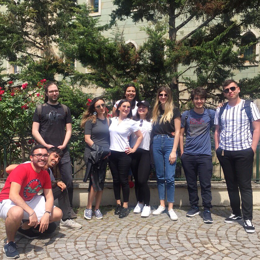 EsraYILDIZ_'s tweet image. Bir yarı yılı daha tamamladık. Final sınavından sonra kaçanlardan geriye kalanlarla hatıra fotoğrafı 😄🎉 Sizi seviyorum #tıpfakültesi ,MED 614 sınıfı öğrencilerim💕 
#photooftheday #electivecourse #instagood #finalexam #personaltrademarkmanagement