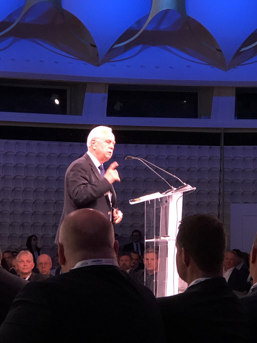 Herr Dr. Johannes Ludewig „Bürger verstehen nicht wieso sie mit privaten Unternehmen bereits vollumfänglich digital kommunizieren &amp;digitale Services konsumieren und das in dem Umfang heute nicht mit öffentlicher Verwaltung tun können“ TimeforChange #DigitalTransformation #ZKSV19