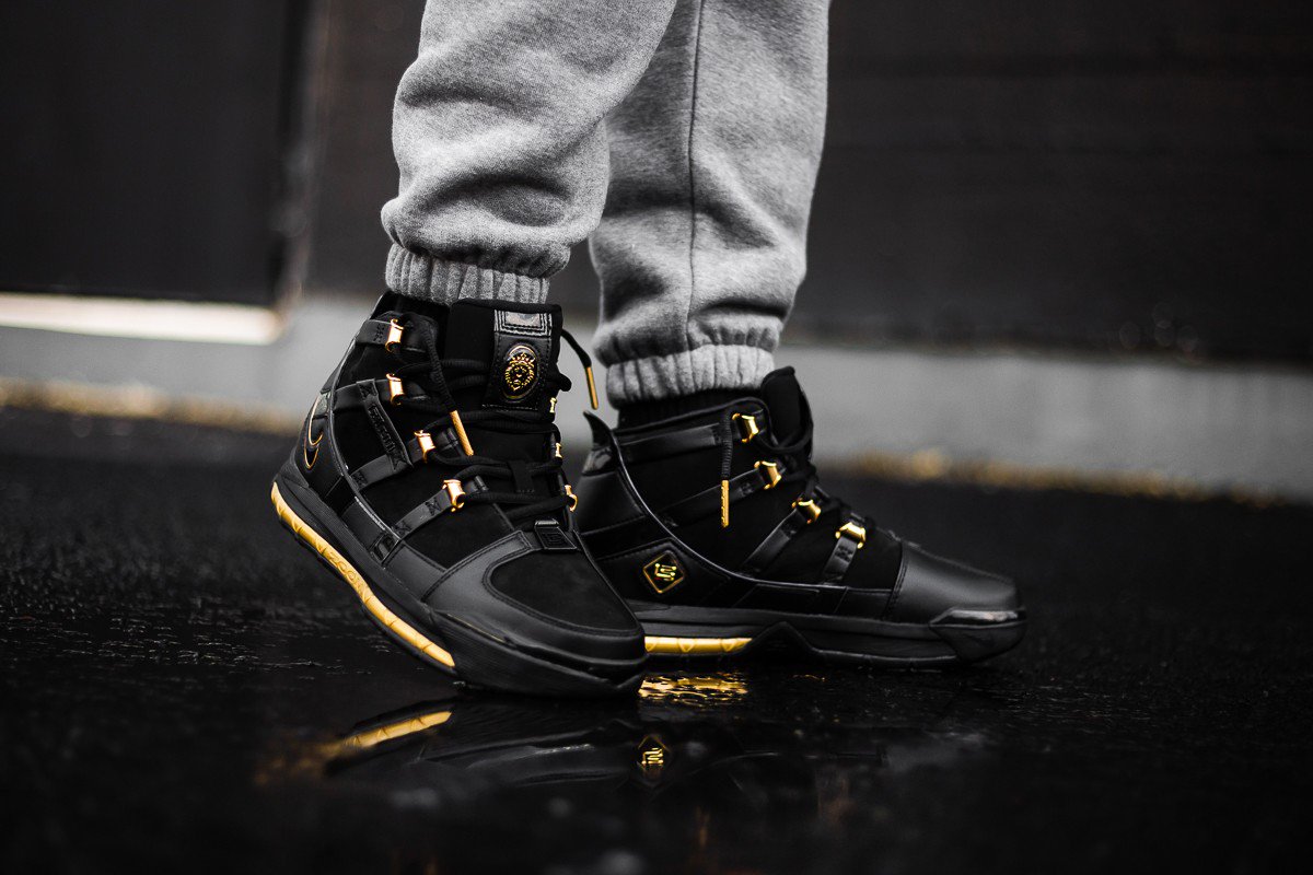 MoreSneakers.com on Twitter: "AD: The Zoom LeBron 3 QS 'Black/Metallic Gold' is available online with global shipping Afew:https://t.co/NlU7FdyDTF LVR:https://t.co/ztDNe14Qmt https://t.co/hRP8qI4psP" / Twitter