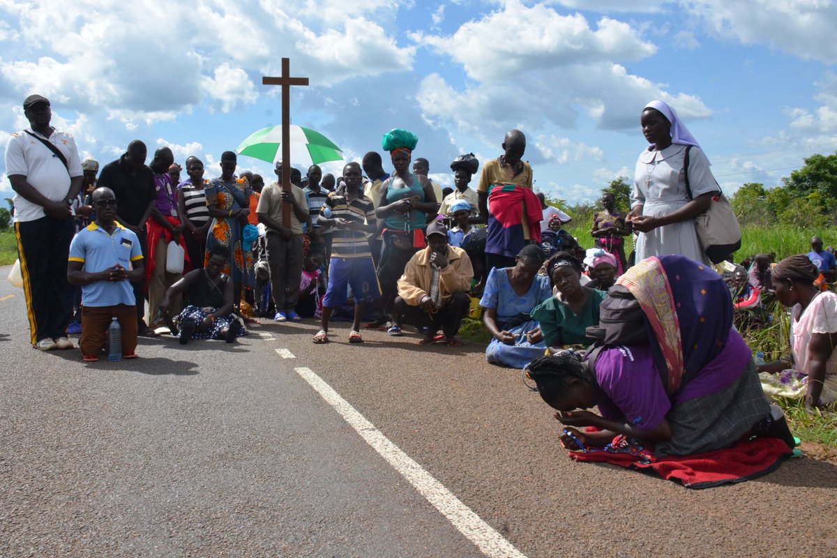 UNRA_UG's tweet photo. Look out for the pilgrims on the different highways in the East, North and South-West making it to the Uganda Martyrs Shrine in Namugongo. 

Reduce speed, drive carefully!

It pays to be kind and considerate! #MartyrsDay
 
PICS: Badru Katumba https://t.co/3wO21PENXO