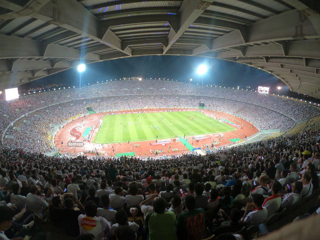 OLd_schoolll's tweet photo. طب الواحد يقول ايه بعد الصوره دي بجد برج العرب هو تاني اكبر ملعب في أفريقيا 
جمهور الزمالك قفل الملعب في كل مكان الناس كانت قاعده علي السلالم 
ده اكبر حضور جماهيري في تاربخ افريقيا العدد يعدي 100 الف زملكاوي عظيم 
شكرا لكل واحد كان مؤمن برجوع الزمالك لبطولات الأفريقية
❤❤❤ https://t.co/7ILpngxjCc