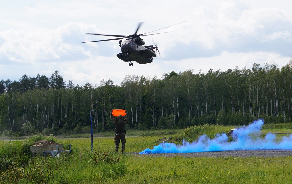 ArmadaCR's tweet image. DARK BLADE 2019
Jeden ze scénářů mezinárodního cvičení:
✅ získání vzdušné nadvlády 
✅ výsadek pěší roty
✅ eliminace protivníka
✅ transport raněných

@DarkBlade191 #22zVrL #7mb #74lmopr #JTAC #CAS #MEDEVAC