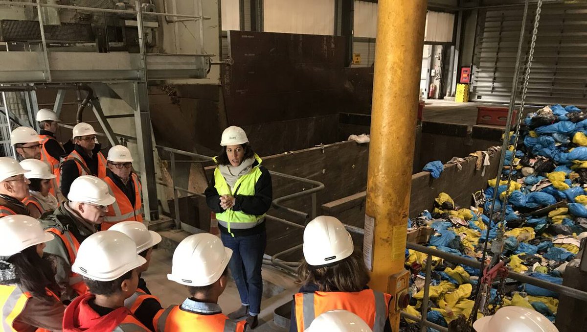 Mardi 4 Juin, on visite les coulisses d'Alcea l'usine qui traite et valorise les déchets ménagers de <a href="/NantesMetropole/">Nantes Métropole</a> ! Si tu veux savoir ce que deviennent tes déchets après les avoir triés/jetés, c'est le moment !   
Tu viens ? #dechets #semettreauvert  atelierdesinitiatives.org/actualites/les…