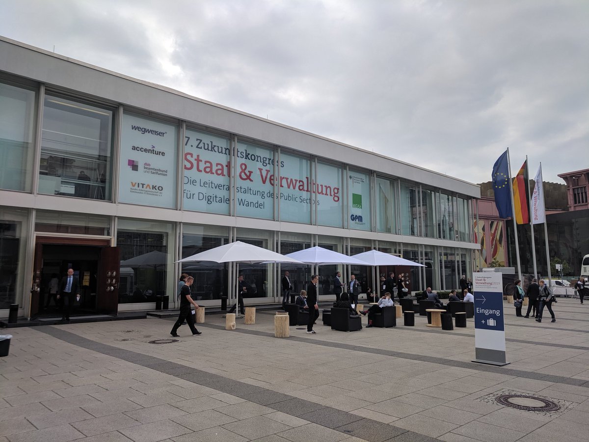 BAMF_Dialog's tweet photo. Impulsgeber für die #digital|e Verwaltung der Zukunft: heute startet der 7. #Zukunftskongress Staat &amp; Verwaltung 2019 in Berlin! Hier treffen sich Teilnehmende aus Behörden, Wissenschaft &amp; Wirtschaft. Auch das #IT-Team des #BAMF ist wieder mit dabei. #BAMFdigital #ZKSV19 https://t.co/KTXL8PXFkM