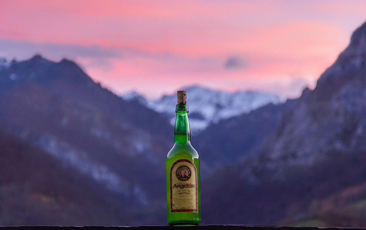 sidraangelon's tweet photo. ¿Vienes al paraíso de la Sidra?
Pues que sea con Viuda de Angelón.
#pideunaviuda #pideunadeviuda #sidra #sidre #cider #asturiancider #praumonga #viudadeangelon #nava #asturias #asturies #asturias_ig #craftcider #craft #perrylove https://t.co/s2oqbkVv6D