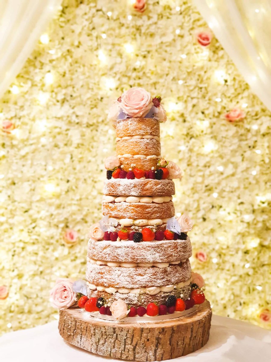 KeesHotel's tweet photo. Pure delicacy, decadence and sweet summer silhouettes at our weekend wedding. @GabriellesDiar1 @dglwoman @DonegalDaily @donegalpage @KeesHotel @head_kee @wildatlanticway @govisitdonegal #unique #detail https://t.co/2uVTMM9qJ6