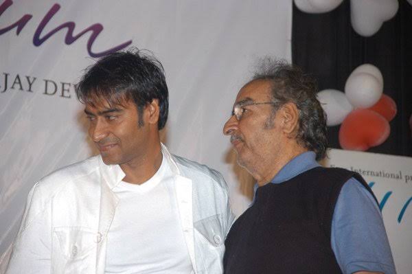 AJAYKASWAN80's tweet photo. Veeru Devgan passed away this morning ( 27 May 2019)... Father of @ajaydevgn... Veeru ji was an accomplished action Director.. Also Directed #HindustanKiKasam Starring Son Ajay Devgn with Amitabh Bachchan.
Funeral will be held today at 6pm.
Heartfelt condolences to Devgn family https://t.co/PRSkvAJQHo
