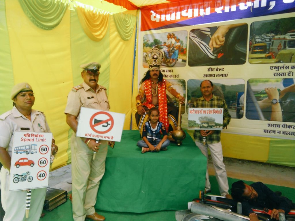 sdsl4u's tweet photo. Organized road Safety play in the collaboration of traffic police, Hanumangarh.
#rawanforroadsafety
#speed
@akshaykumar
@Npunjabibyheart 
@anuragkul 
@ZolekaMandela https://t.co/DPLEyIwVW8