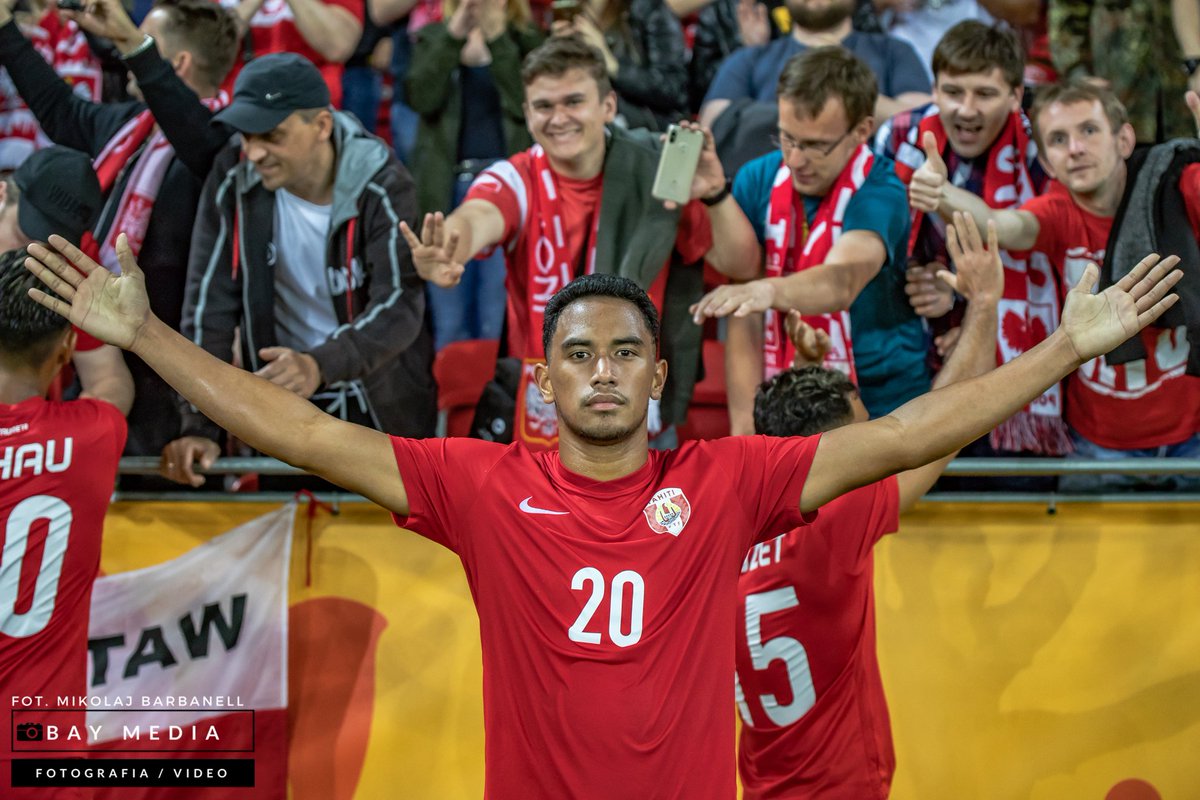 mikibarbanell's tweet photo. Zrobienia takich zdjęć po meczu się nie spodziewałem, szacunek dla piłkarzy Tahiti za walkę i pozytywne podejście do występu na Mistrzostwach Świata mimo wyników 📸👏
#POLTAH @OFCfootball @TahitiFootball #U20WC @Pilkarskiswiat https://t.co/MJ8Ftw0G79