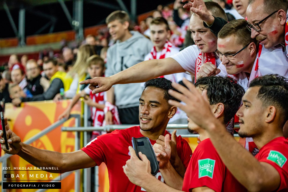 mikibarbanell's tweet photo. Zrobienia takich zdjęć po meczu się nie spodziewałem, szacunek dla piłkarzy Tahiti za walkę i pozytywne podejście do występu na Mistrzostwach Świata mimo wyników 📸👏
#POLTAH @OFCfootball @TahitiFootball #U20WC @Pilkarskiswiat https://t.co/MJ8Ftw0G79