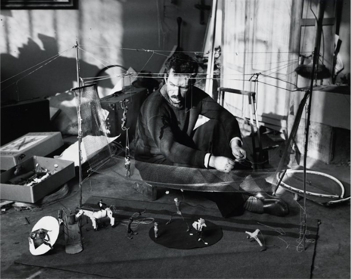 jatustein's tweet photo. #AndréKertész
Sculptor #AlexanderCalder with His “Cirque Calder” Moving Sculptures,
#Paris #c1929 https://t.co/RuxaUc4Iv9