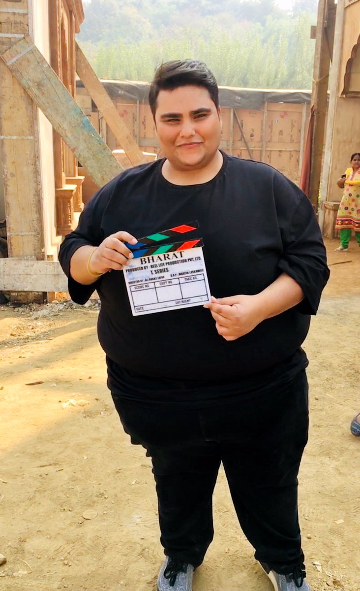 sumeetsamnani's tweet photo. It’s Bharat 😁❤️😇 🎬 ~ 5th June
 Feels So Blessed To Work Again With The Ace Director @aliabbaszafar &amp; Team 
And Once Again With None Other  Then Our Bhaijaan @BeingSalmanKhan Love You Always 😇🙏🏻
Much Love And Regards  Always 😇🤗👼❤️🎬
 ~ Jai Mata Di ❤️
#bharat #salmankhan https://t.co/R5d4lZUtly