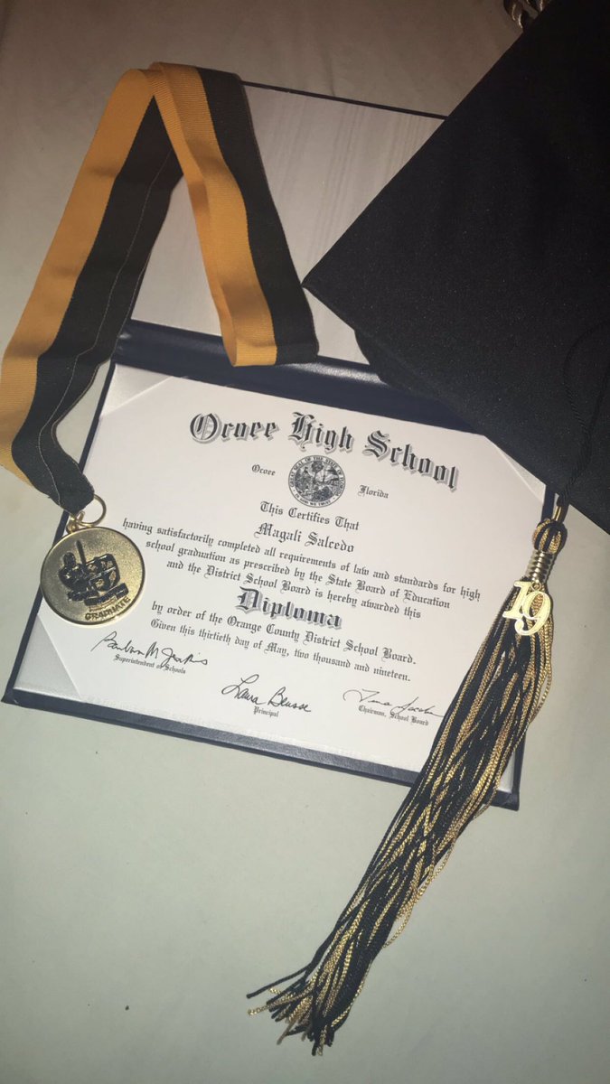 magalisalcedoo's tweet photo. Ya girl graduated π₯³π©π»βπ But of course couldnβt have done it without the support of my amazing family and friends, I have learned so much these 13 years! Canβt wait to see what the future has in hold for me π #ohsalumni #ididitbitches https://t.co/NgtHYNhbxB