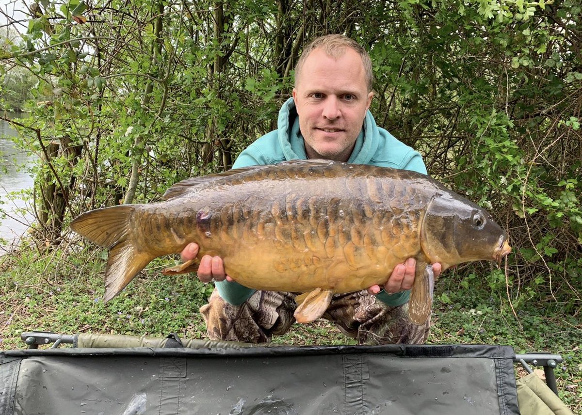 stgeorgeslake's tweet photo. And Andy Waldron had a brace of Suttons- this cracking fully scaled was 18lb.. #fullyscaled #suttons #carpfishing https://t.co/HNbNpAbJhk