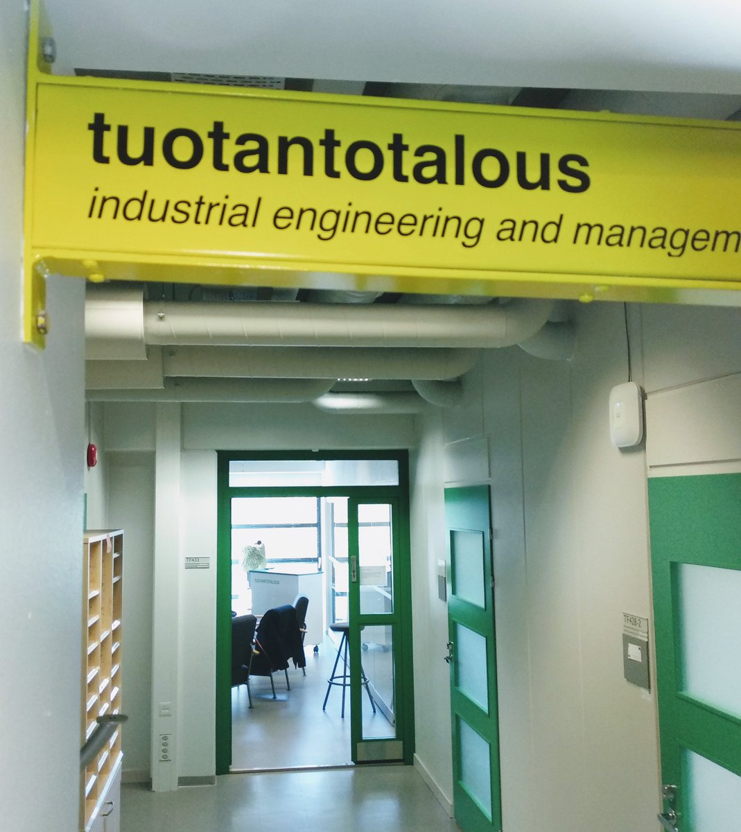 Buuttaus's tweet photo. Mitä saa, kun yhdistää Buutin markkinointiosaston ja ryhmän huipputaitavia tuotantotalouden opiskelijoita? 🤓  Syksyllä selviää! 👀 #teekkarit #markkinointi https://t.co/vfAA42MP0z