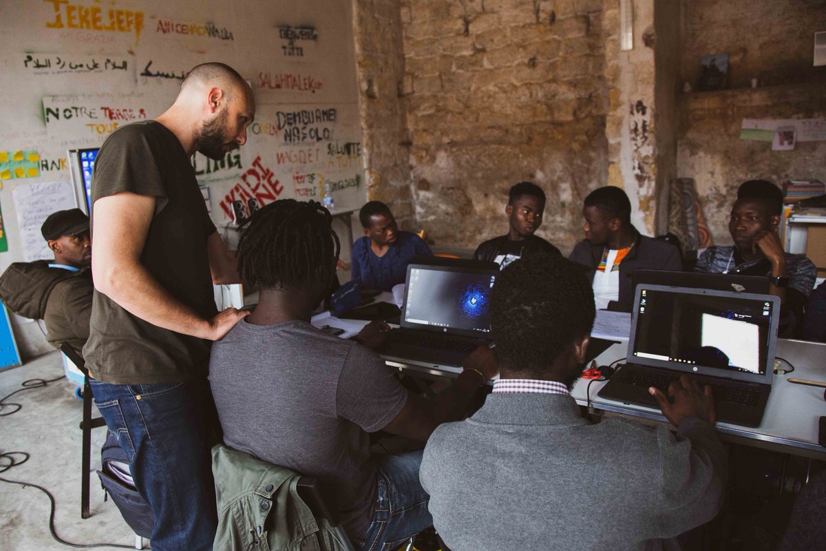 peresempionlus's tweet photo. Il corso per mediatori culturali #peertopeer per l’orientamento al lavoro di #InGioco mira a potenziare le competenze informatiche e digitali dei partecipanti con un modulo dedicato. I partecipanti imparano come funziona un pc e come si lavora con Windows e i programmi più comuni https://t.co/lHCHGQDV7d