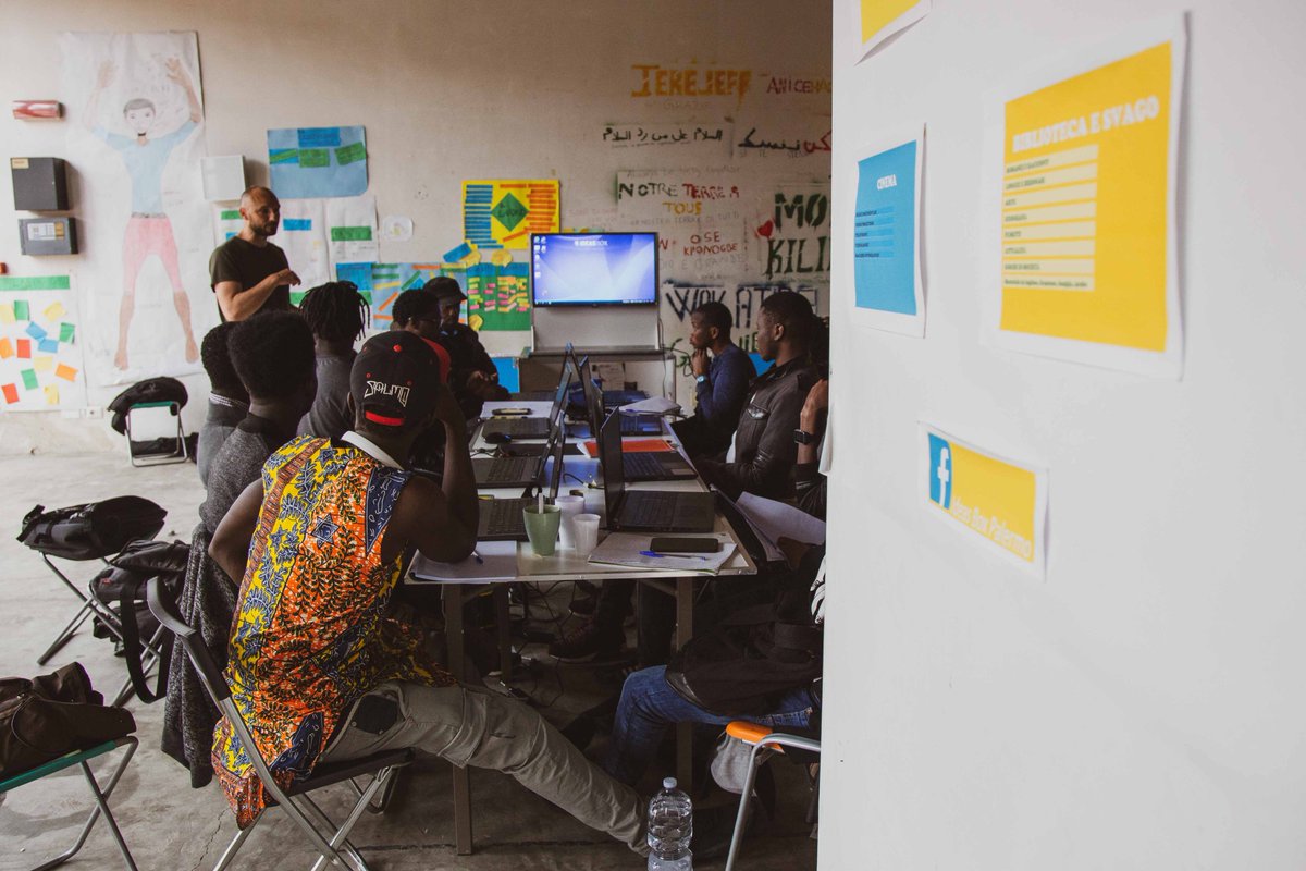 peresempionlus's tweet photo. Il corso per mediatori culturali #peertopeer per l’orientamento al lavoro di #InGioco mira a potenziare le competenze informatiche e digitali dei partecipanti con un modulo dedicato. I partecipanti imparano come funziona un pc e come si lavora con Windows e i programmi più comuni https://t.co/lHCHGQDV7d