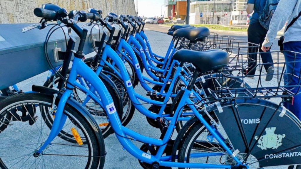 GoNextRo's tweet photo. 390 de #biciclete sunt puse la dispoziția constănțenilor și a turiștilor prin proiectul de bikesharing - Black Sea Bike https://t.co/B12w3zmQTs https://t.co/tYHYwM2wif