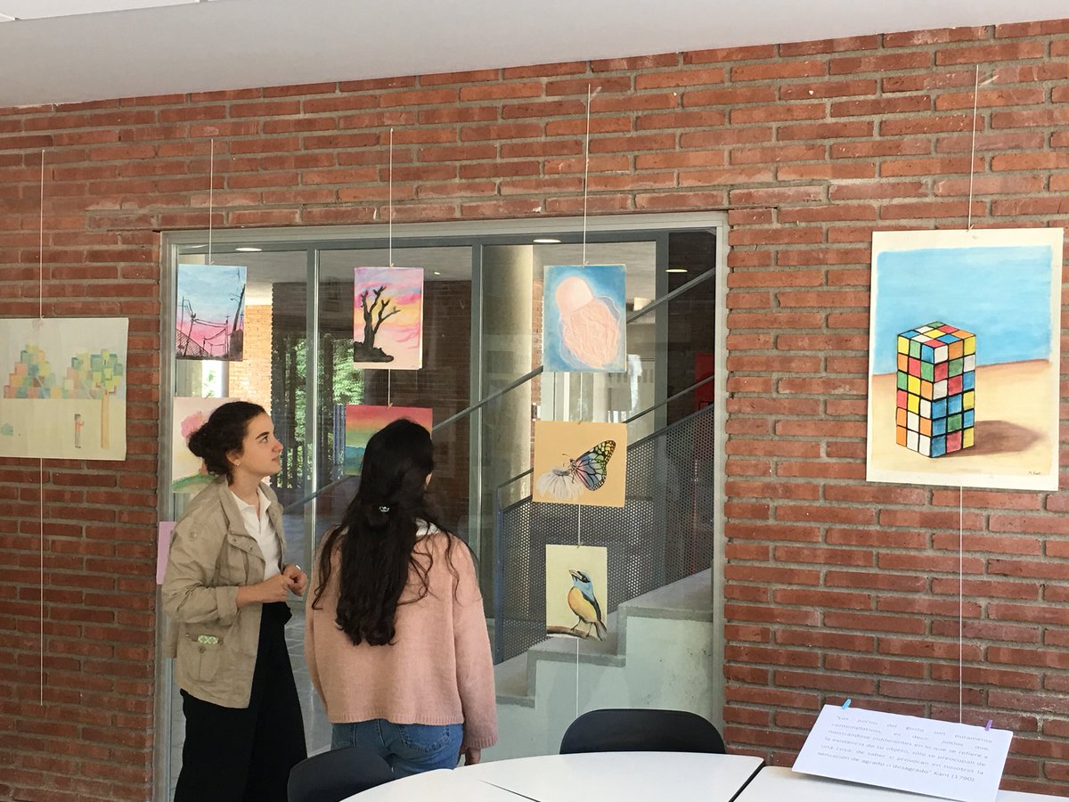 Exposició de les alumnes de dibuix artístic a l’escola La Vall.#creativitat#gaudim#art <a href="/_lavall/">Institució La Vall</a>