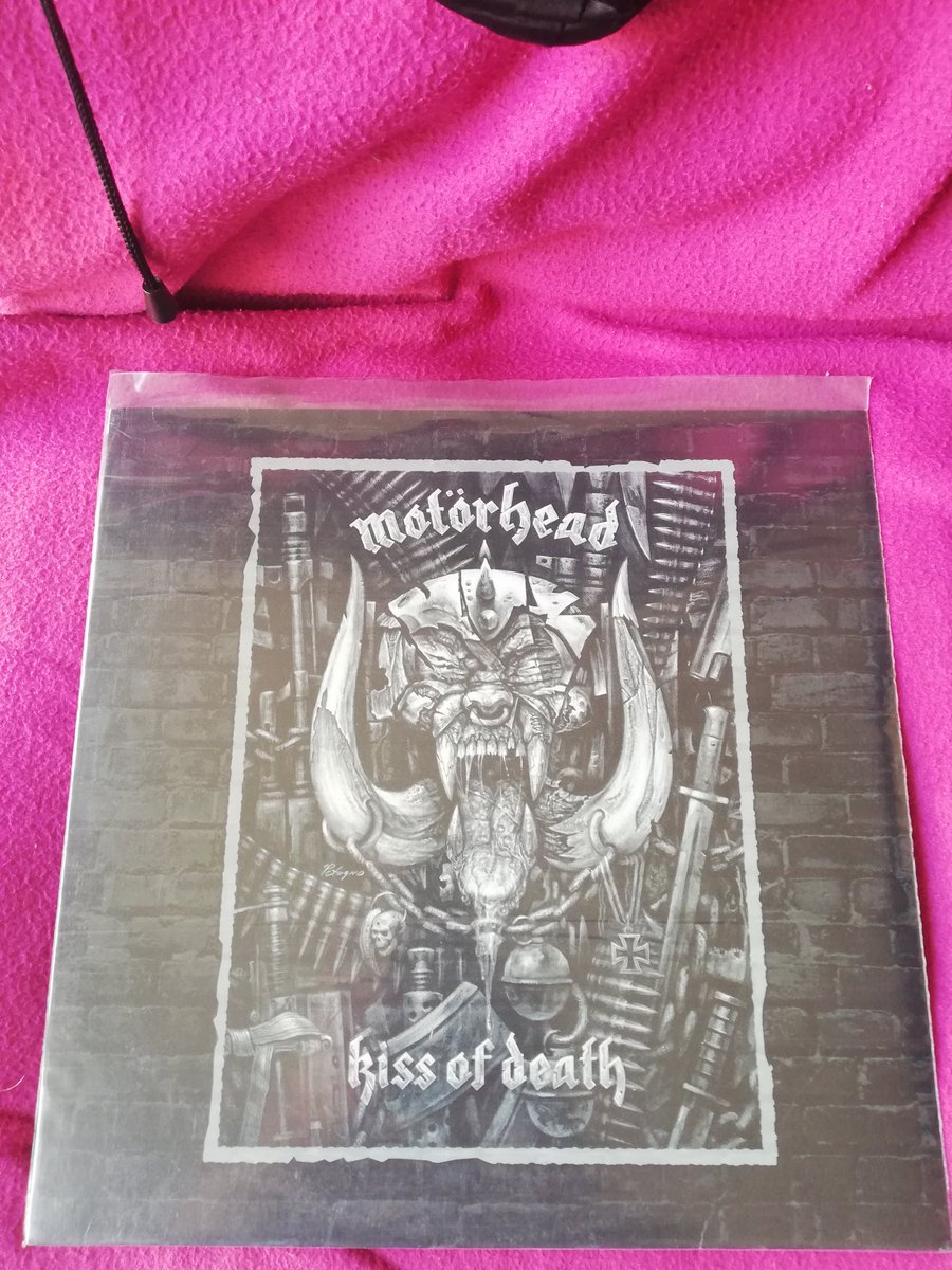 #MotorheadMonday Look at this beauty I picked up yesterday at a vinyl fair, what an album!!! Under the Gun is such a great song