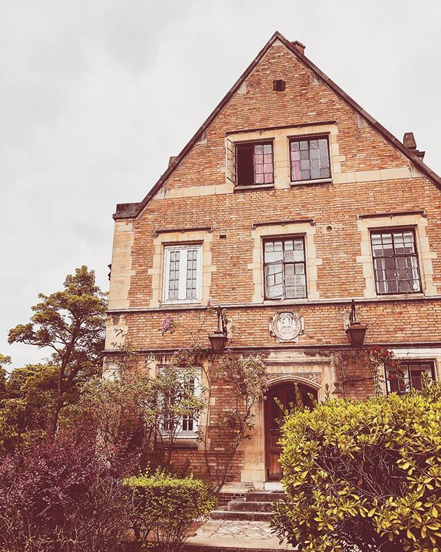 CecileMLeblanc's tweet photo. Paris est un village 💙🇫🇷🏰
•
•
•
#paris #citeu #citeuniversitaire #citeuniversitairedeparis #france #iloveparis #love #summer #summer2019 #spring #spring2019 #travel #travelblog #travelblogger #instadaily #blog #blogger #blogtrotter #sun #topparis… https://t.co/qTT6mV4adp https://t.co/34mE5ZZhSl