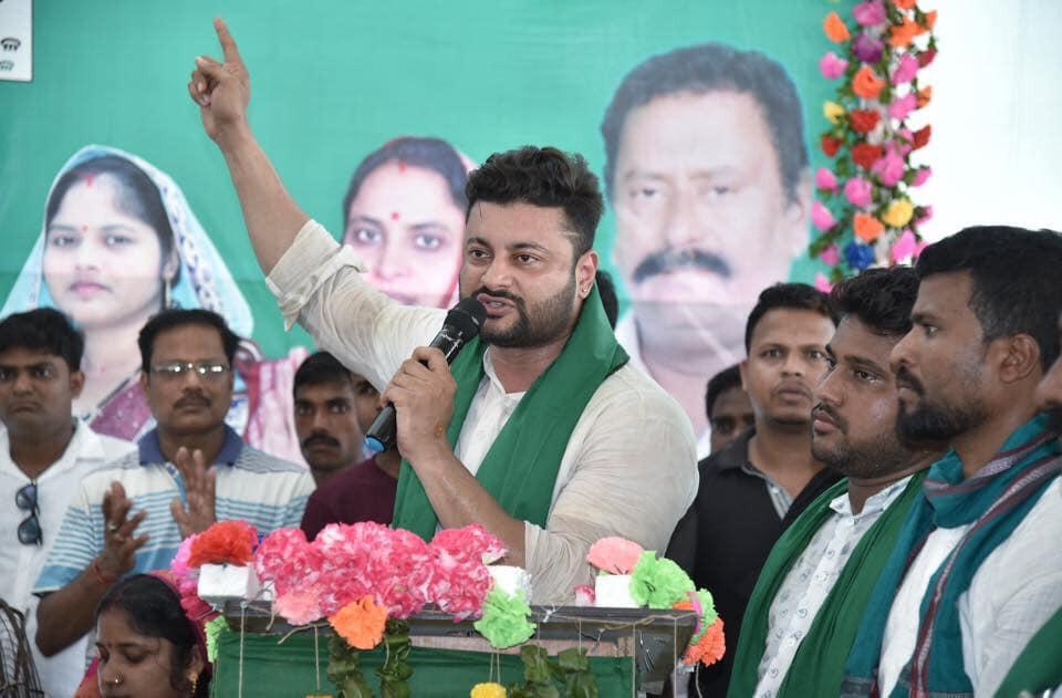 Anubhav Mohanty (@anubhavmohanty_) on Twitter photo рмХрнЗрмирнНрмжрнНрм░рм╛рмкрмбрм╛рммрм╛рм╕рнА рморнЛрмдрнЗ рмжрнЗрмЗрмерм┐рммрм╛ рмнрм▓рмкрм╛рмЗрммрм╛ рмУ рмЖрм╢рнАрм░рнНрммрм╛рмж рмирм┐рмХрмЯрм░рнЗ рморнБрмБ рмЪрм┐рм░ рмХрнГрмдрмЬрнНрмЮред рнЯрнЗ рммрм┐рмЬрнЯ рмЖрмкрмгрморм╛рмирмЩрнНрмХ рм╕рморм╕рнНрмдрмЩрнНрмХрм░ред рморнЛ рмЙрмкрм░рнЗ рмПрморм┐рмдрм┐ рмЖрм╢рнАрм░рнНрммрм╛рмж рм░рмЦрм┐рмерм╛рмирнНрмдрнБред рмХрнЗрмирнНрмжрнНрм░рм╛рмкрмбрм╛рм░ рмЙрмирнНрмирмдрм┐ рмкрм╛рмЗрмБ рм╕рморм╕рнНрмд рмирм┐рм╖рнНрмарм╛ рмУ рм╕рморм░рнНрмкрмг рм╕рм╣рм┐рмд рмХрм╛рмо рмХрм░рм┐рммрм╛ рмкрм╛рмЗрмБ рморнБрмБ рм╕рмВрмХрм│рнНрмкрммрмжрнНрмзред рмХрнЗрмирнНрмжрнНрм░рм╛рмкрмбрм╛рммрм╛рм╕рнА рморнЛрмдрнЗ рмжрнЗрмЗрмерм┐рммрм╛ рмнрм▓рмкрм╛рмЗрммрм╛ рмУ рмЖрм╢рнАрм░рнНрммрм╛рмж рмирм┐рмХрмЯрм░рнЗ рморнБрмБ рмЪрм┐рм░ рмХрнГрмдрмЬрнНрмЮред рнЯрнЗ рммрм┐рмЬрнЯ рмЖрмкрмгрморм╛рмирмЩрнНрмХ рм╕рморм╕рнНрмдрмЩрнНрмХрм░ред рморнЛ рмЙрмкрм░рнЗ рмПрморм┐рмдрм┐ рмЖрм╢рнАрм░рнНрммрм╛рмж рм░рмЦрм┐рмерм╛рмирнНрмдрнБред рмХрнЗрмирнНрмжрнНрм░рм╛рмкрмбрм╛рм░ рмЙрмирнНрмирмдрм┐ рмкрм╛рмЗрмБ рм╕рморм╕рнНрмд рмирм┐рм╖рнНрмарм╛ рмУ рм╕рморм░рнНрмкрмг рм╕рм╣рм┐рмд рмХрм╛рмо рмХрм░рм┐рммрм╛ рмкрм╛рмЗрмБ рморнБрмБ рм╕рмВрмХрм│рнНрмкрммрмжрнНрмзред