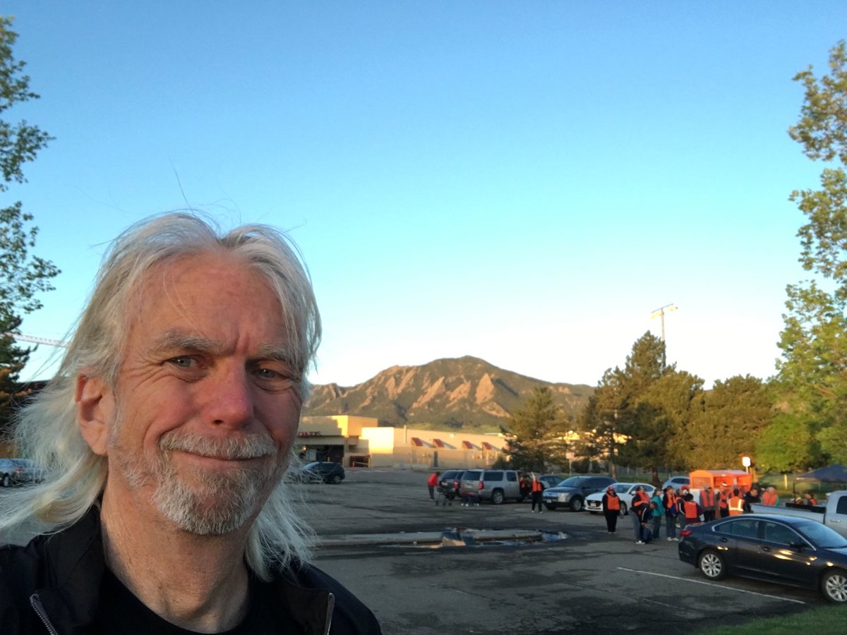 Petersummerwolf's tweet image. Early #BOLDERBoulder