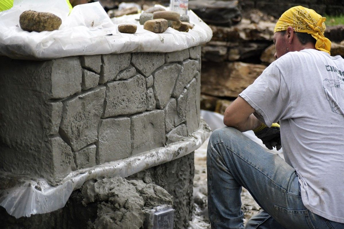 Stamped overlaps are a popular choice for enhancing concrete flooring, but did you know that they are excellent for quick, economical wall applications? See how to create your own here: bit.ly/2MciLBQ. #PPCImaginarium <a href="/PPC_Africa/">PPC_Africa</a>