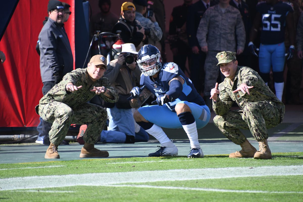 RT NFL: Today we honor the brave men and women who have sacrificed their lives to protect this country.
 
#MemorialDay #SaluteToService
