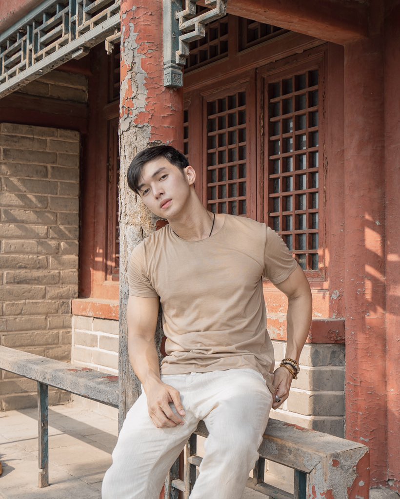 iamlarbs's tweet photo. That face after climbing up The Great Wall of China! Leg day it iz guyth. Sakit ng paa at hita ko 😂
Nabutas pa pants ko 🤦🏻‍♂️ https://t.co/cgOZoFObLd