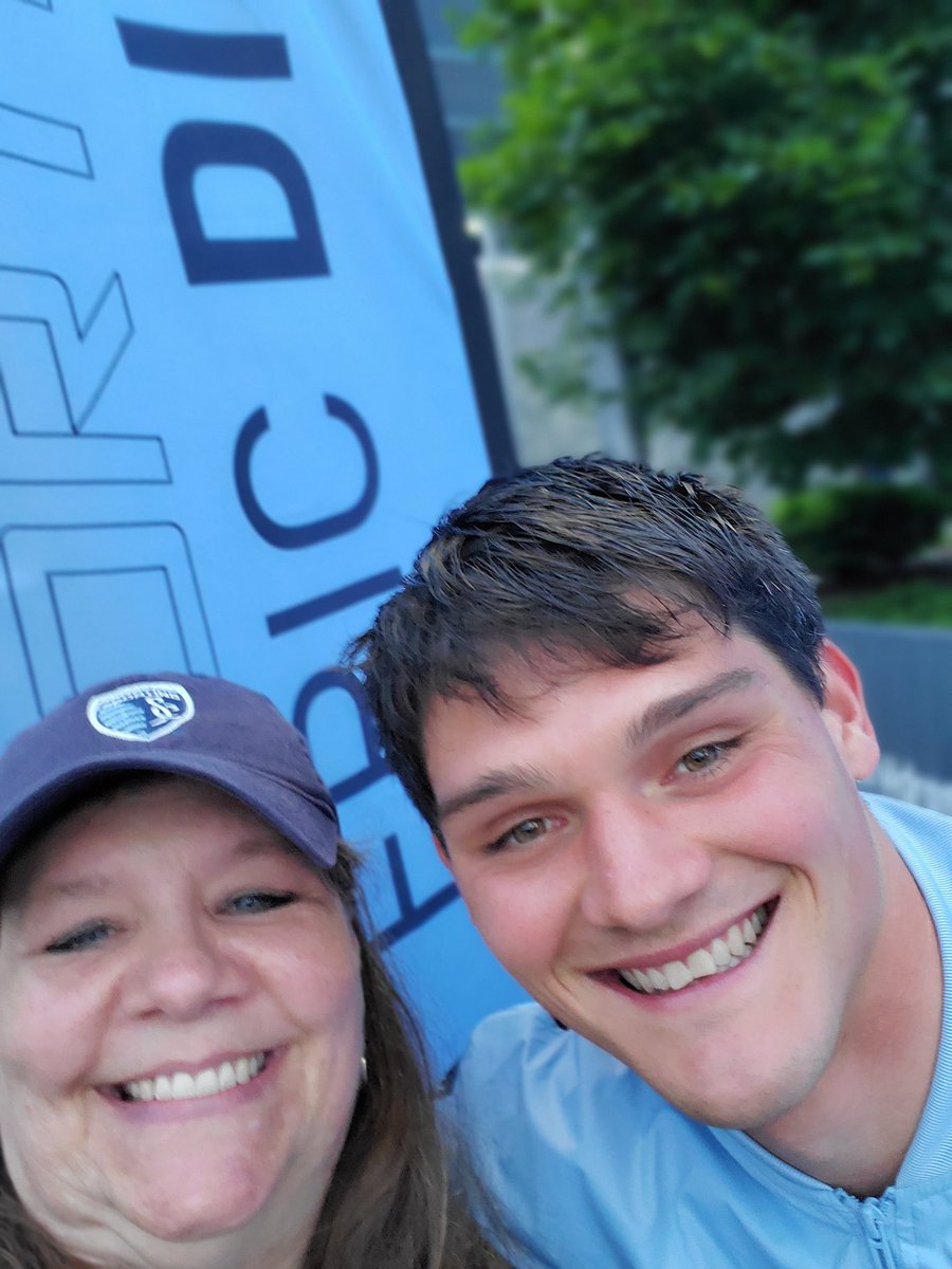 poolsidekat's tweet image. These guys are super nice!  So happy to get to meet them! #SportingBlueForLife #SportingKC
