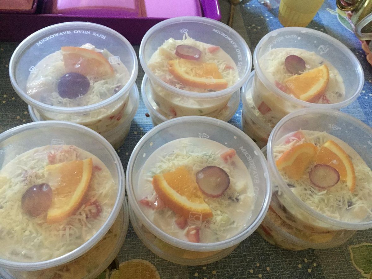 Yuk diorder salad buahnya, hari ini sudah sold out yah. Yang ingin order untuk pengantaran besok silahkan wa order 085241312084. Kami juga menerima pesanan untuk lebaran yah guys