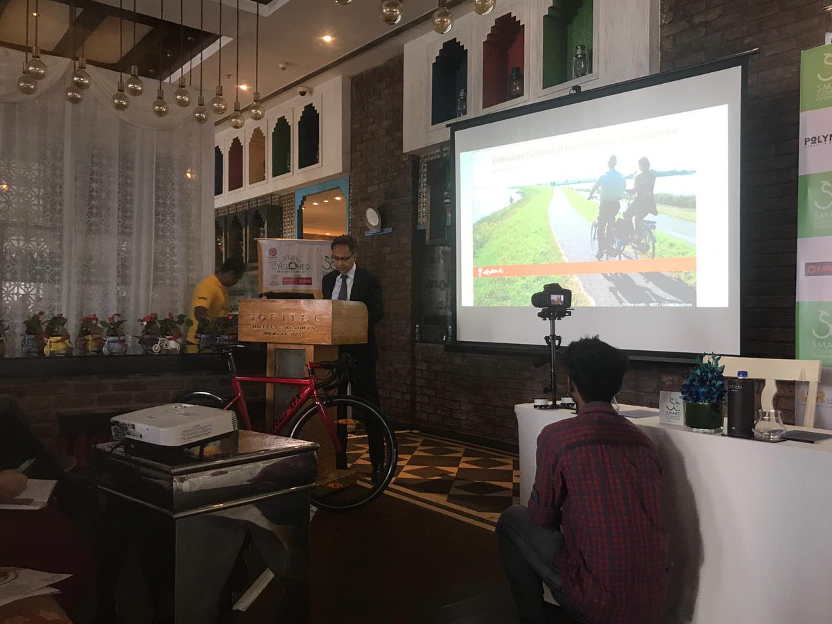 NLinMumbai's tweet photo. The Netherlands is a world leader in #cycling #infrastructure & usage. Our CG Guido Tielman explored synergies between 🇮🇳 & 🇳🇱 in moving towards sustainable 🚴♀️🛣️ cities at @thesmartcommute today #NLIndia #knowledgeexchange #SDG11 #BetterWorldTogether https://t.co/oSjlUVRCNz